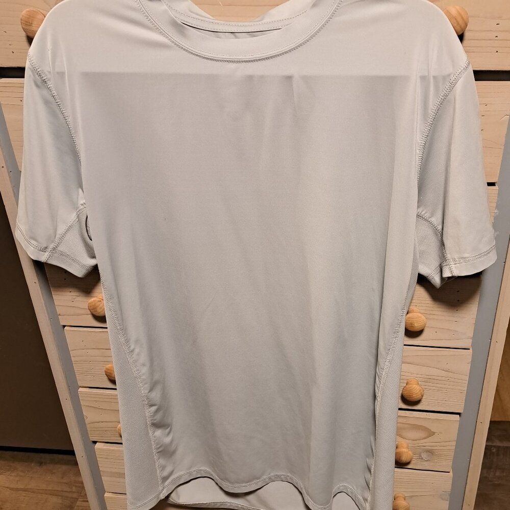 Realtree Fishing Tee- Large- Lt. Grey- EUC